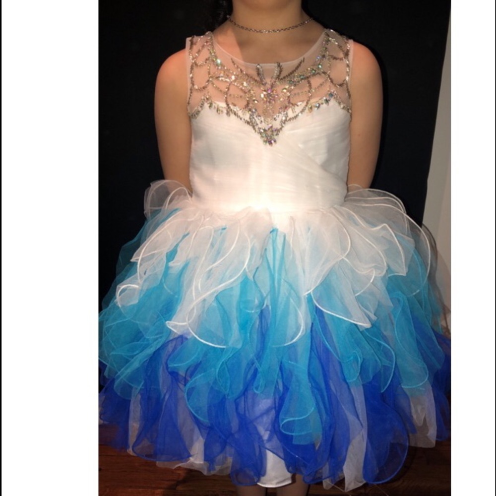 Girl’s party dress, amazing looking! Sparkly ❤️